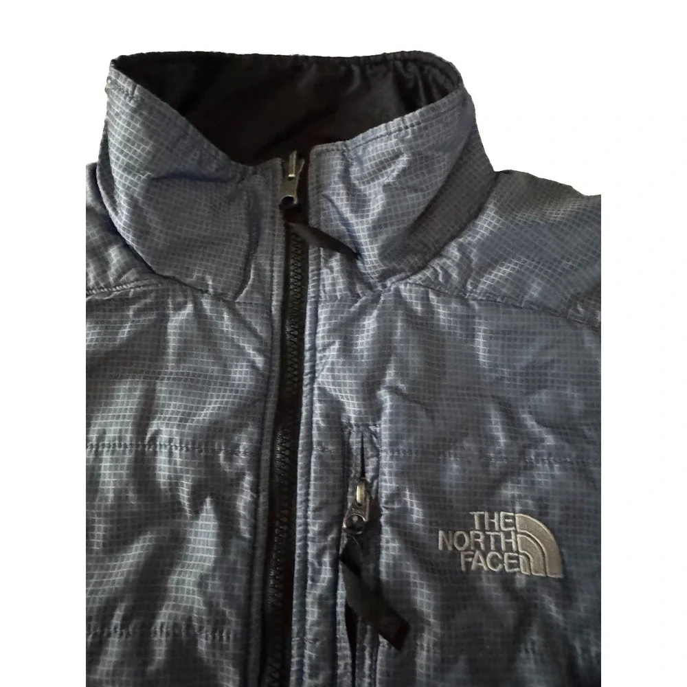 The North Face Mens Medium Blue Plaid Jacket With Built In Stow Away Bag Pocket